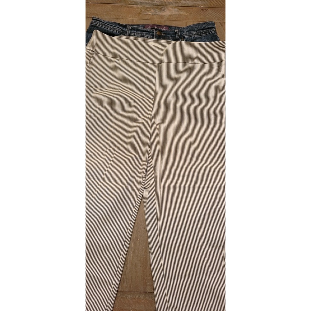 Lot of 2. 1 Liz Claiborne Stripped Pants Nwt 1 Gloria Vandebuilt Jeans 34x27